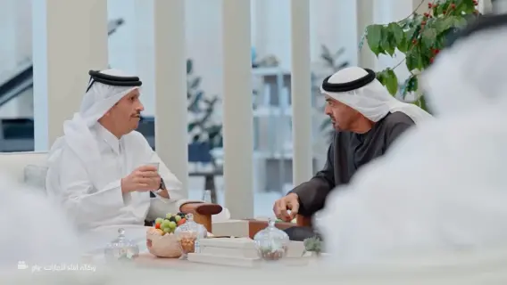 الشيخ محمد بن زايد آل نهيان خلال اجتماع دبلوماسي