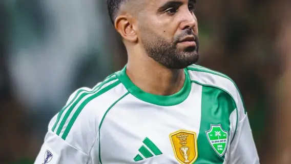 رياض محرز لاعب كرة القدم الجزائري