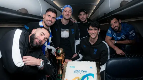 فريق نادي الهلال يحتفل بالفوز بكأس خادم الحرمين الشريفين
