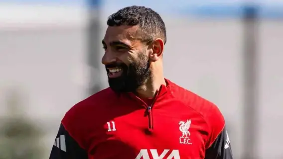 محمد صلاح بقميص ليفربول أثناء مباراة