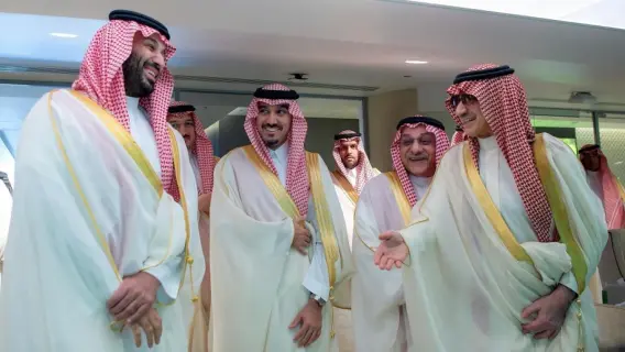 الأمير محمد بن سلمان يسلم الكأس لنادي الهلال