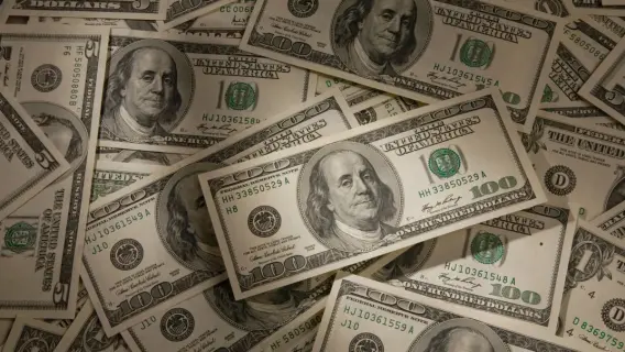 أوراق نقدية أمريكية ومؤشر سوق الأسهم.