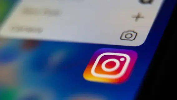 واجهة تطبيق إنستغرام تعرض ميزة لحظات الجديدة