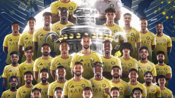 لاعبو نادي النصر يحتفلون بالتتويج بلقب الدوري السعودي