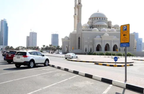 موقف سيارات بالشارقة