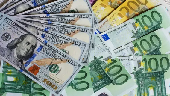 انخفاض قيمة الدولار أمام العملات الرئيسية