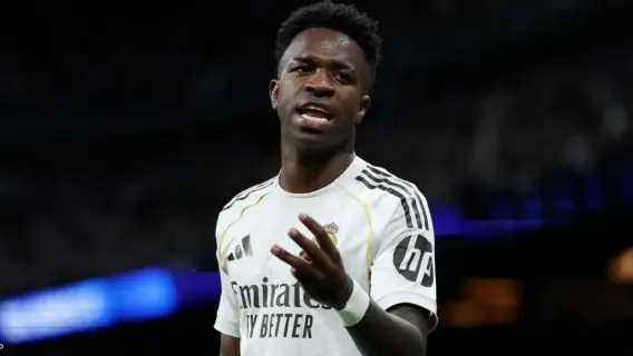 فينيسيوس جونيور لاعب ريال مدريد في سياق قرار إيقافه أربع مباريات