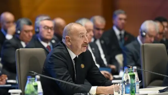الرئيس الأذربيجاني إلهام علييف خلال قمة مؤتمر التفاعل وإجراءات بناء الثقة في آسيا في باكو