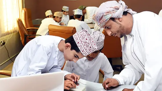 سلطنة عمان: التخصصات المطلوبة في إعارات المعلمين وطريقة التسجيل