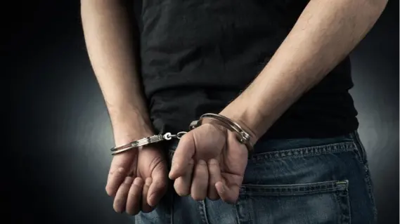 Saudi Arabia arrests suspect for SR493 million banking fraud, pursuing charges