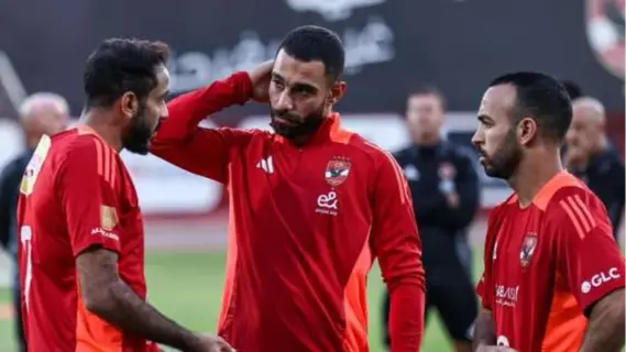 ثلاثة لاعبين في الأهلي على وشك الرحيل في يناير 2025: مفاجآت في الميركاتو!