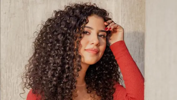 نوران أبو طالب تطرح أحدث أغنياتها “كان ليك معايا” وتواصل تألقها الفني