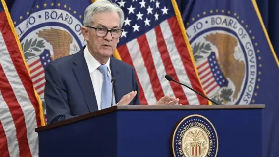الرئيس الفيدرالي: البنك يخفض الفائدة بحذر وسط ضغوط التضخم المستمرة
