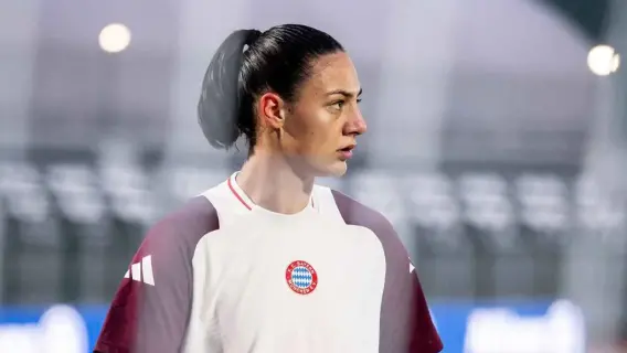 بايرن ميونخ يجدد عقد حارسة مرماه لدعمها في معركتها مع السرطان