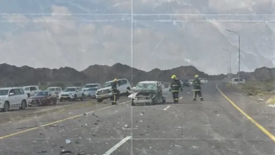 Oman: Two Dead and 22 Injured in Multi-Vehicle Collision