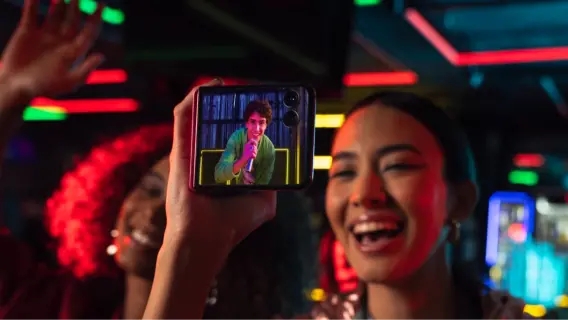 سعر ومواصفات هاتف Motorola Razr 50 Ultra أحدث إصدارات موتورولا القابلة للطي