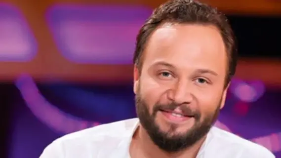 مكسيم خليل إلى السوريين: حنوا على بعض ورح شوفكم بسوريا قريباً