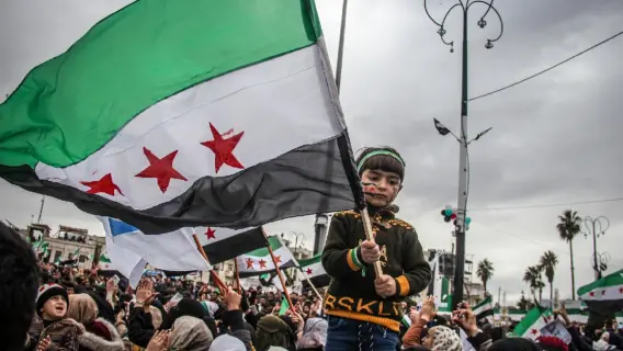 رمز النهضة والتجديد الوطني...قصة العلم السوري الجديد