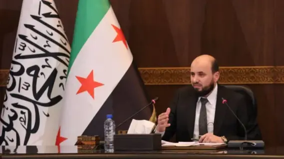 الحكومة السورية الجديدة تعتزم تجميد الدستور والبرلمان ثلاثة أشهر