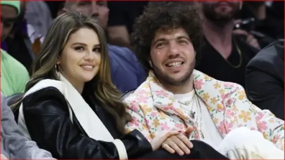 النجمة الأمريكية "سيلينا جوميز" تعلن خطوبتها على المنتج بيني بلانكو