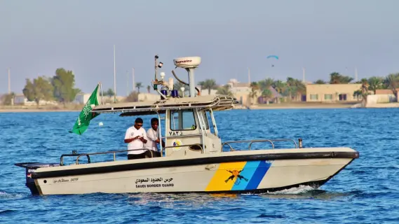 Border Guards in Jeddah Rescue 5 Saudis after their marine vessel runs aground