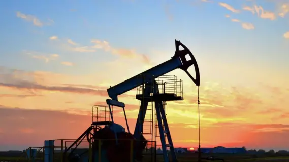 "الدنيا نايمة" أسواق النفط تترقب بحذر في موسم عطلة الكريسماس وسط مكاسب محدودة