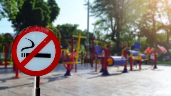 غرامة 240 يورو...ميلانو تعلن حظر التدخين في الهواء الطلق ابتداء من 1 يناير 2025