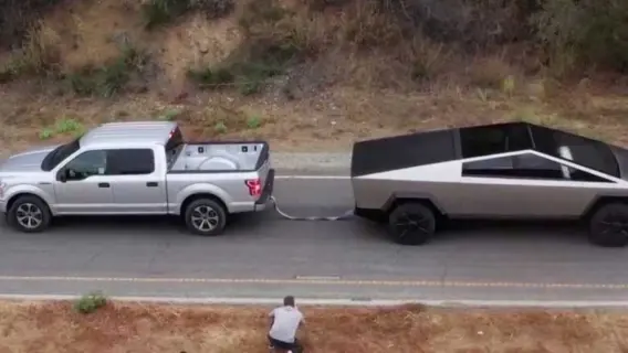 إيلون ماسك يشير إلى احتمالية عمل إرهابي في انفجار شاحنة لـ شركة "تسلا"