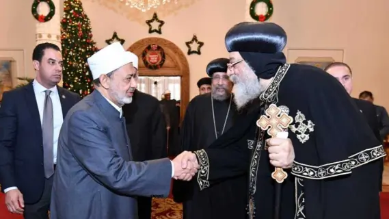 شيخ الأزهر يزور البابا تواضروس وسط جدل متكرر حول تهنئة المسيحيين في الاعياد