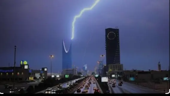 السعودية.. بيان عاجل من الأرصاد يحذر من طقس الإثنين والظواهر الجوية المرتقبة