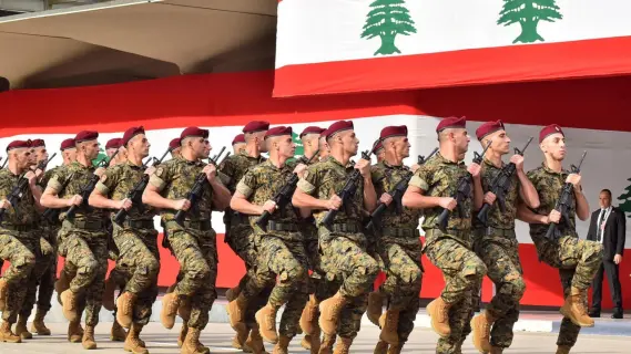 الجيش اللبناني يزيل ساترًا ترابيًا وشريطًا شائكًا للعدو الإسرائيلي في الجنوب