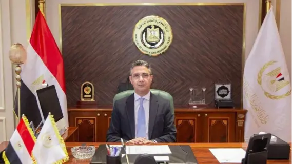 وزير التموين يتابع تنفيذ صرف السلع الخاصة بالمنحة الإضافية للمستحقين