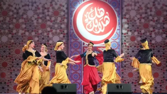 فرقة رضا تُذهل جمهور ساحة الهناجر في الليلة الثامنة عشرة من برنامج "هل هلالك"