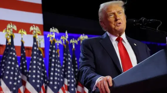 ترامب يلوح بقطع التمويل عن قناتي الإذاعة والتلفزيون العامتين