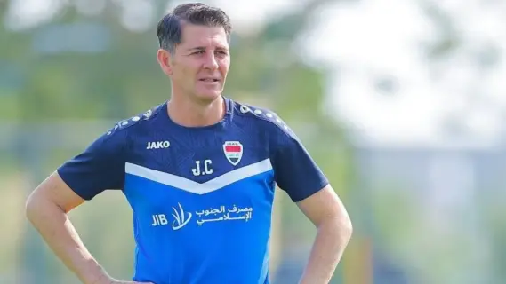 مدرب المنتخب العراقي خيسوس كاساس يقدم اعتذاره للشعب بعد الهزيمة أمام فلسطين ويؤكد أن قرار إقالته بيد اتحاد الكرة