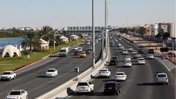 الإمارات تحدد 6 جرائم مرورية تستوجب القبض على السائقين وفقاً للقانون الجديد