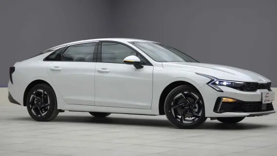 مواصفات وسعر سيارة K5 ستاندر 2024 في السعودية