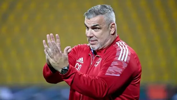 أولاريو كوزمين.. مرشح لتولي تدريب منتخب الإمارات ودخول التاريخ كأول مدرب روماني للجهاز الفني للأبيض