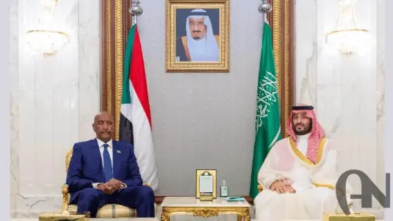 ولي العهد السعودي يستقبل رئيس مجلس السيادة السوداني في قصر الصفا بمكة المكرمة