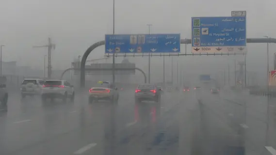 تشكل ضباب في مناطق متفرقة مع انخفاض ملحوظ في درجات الحرارة في الإمارات