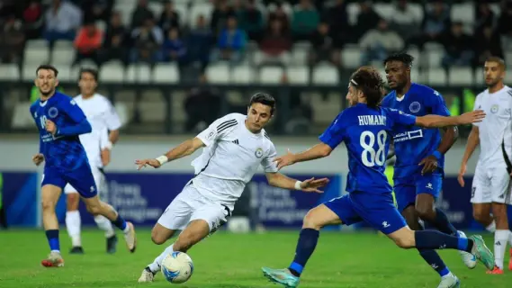 مباراة قمة جماهيرية تجمع الطلبة والزوراء في دوري نجوم العراق