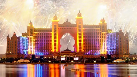 دبي تحتفل بعيد الفطر بعروض فاخرة وتجارب استثنائية