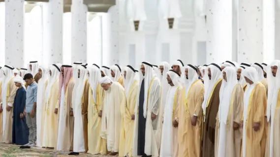 مواقيت صلاة عيد الفطر 2025 في الإمارات.. دليلك لأداء الصلاة في مختلف أنحاء الدولة