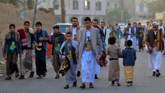 معاناة اليمنيين تتفاقم ليلة العيد