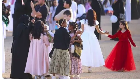 عيد الفطر المبارك: احتفالات تعكس قيم الإيمان والتعاون في الشارقة