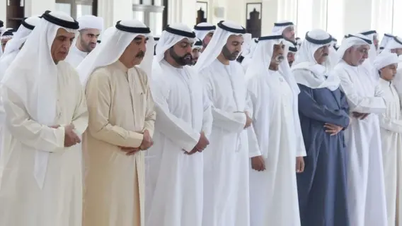 حاكما أم القيوين ورأس الخيمة يؤدون صلاة الجنازة على جثمان الشيخة حصة بنت حميد الشامسي