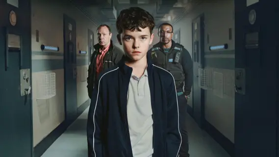 الحكومة البريطانية تعلن عرض مسلسل «مراهق العائلة» في المدارس رغم الجدل