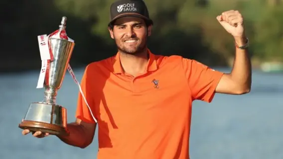 شاكارا يفوز بلقبه الأول في "السباق إلى دبي" للجولف