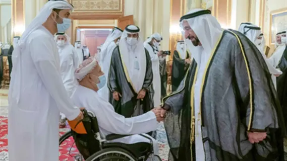 الشيخ سلطان يستقبل المهنئين بعيد الفطر السعيد في قصر البديع