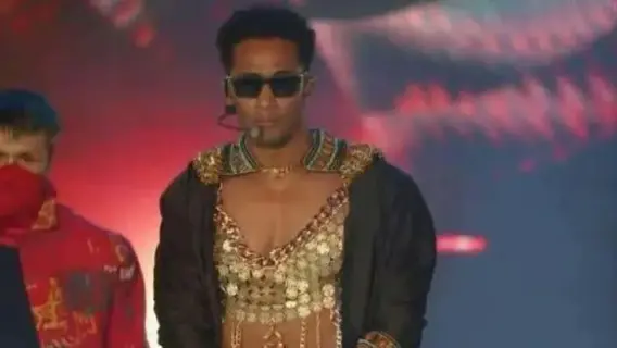 محمد رمضان يشعل الجدل بإطلالة غريبة في مهرجان كوتشيلا